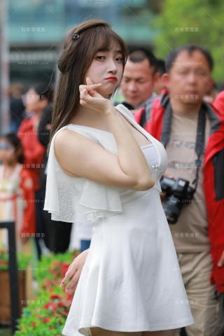 白短裙俏皮美女（城市版）（完整版）