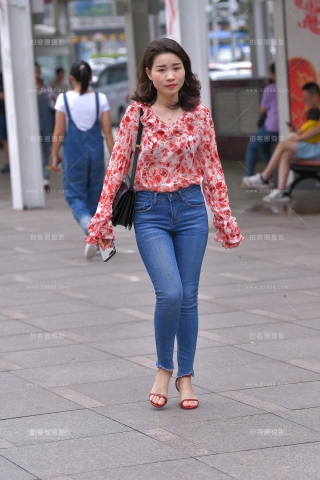 【视觉冲击赛贴】高跟紧牛小姐姐，必须记录下