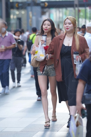 偶遇清凉小蛮腰辣妹