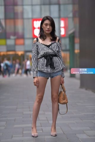 搭讪街拍气质长腿热牛小姐姐