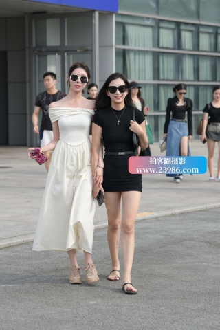 街拍气质美女姐妹