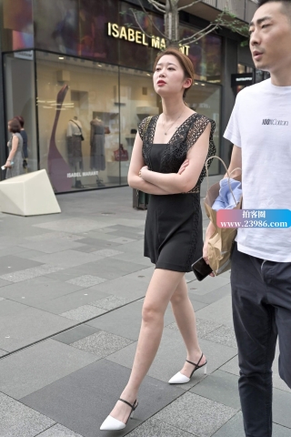 美丽大方街拍美女姐姐