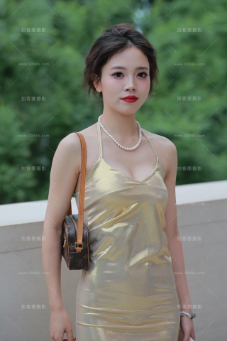 金色性感包臀裙美女（城市版）（完整版）