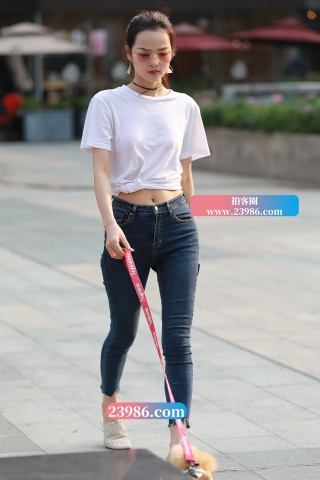 【视觉冲击赛帖】美美哒，遛狗 紧牛美女