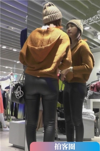 查看完整内容：街拍黑色紧身皮裤美眉逛商场 [1.95 GB]（视频版） - 共6张图片