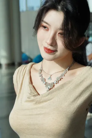 查看完整内容：优雅风情女神（完整版） - 共5张图片