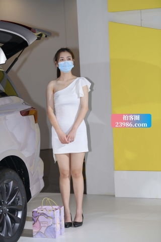 查看完整内容：端庄白裙小可爱~ - 共21张图片