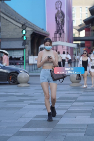 街拍热牛小姐姐