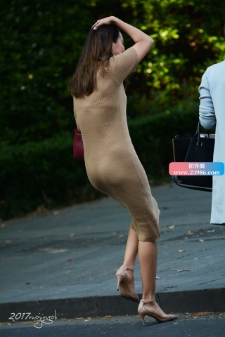 咔喳赛47 紧身长裙高跟少妇（15p）