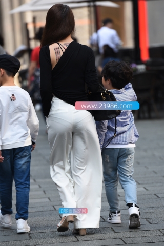 【咔喳赛贴】白裤少妇