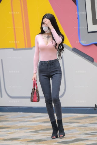 【街拍之魂赛帖】长腿紧牛小妹