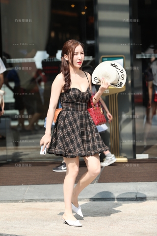 【辉辉赛贴-第十二贴】格子连衣裙胸前一抹白