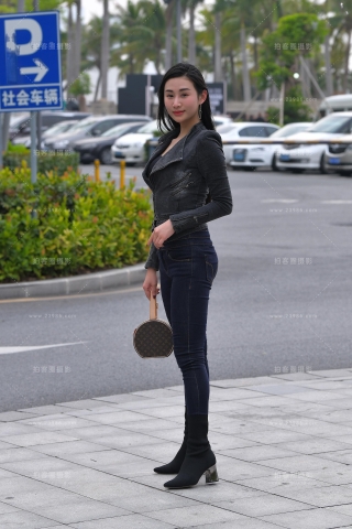 【视觉冲击赛贴】午饭后的邂逅，紧牛美女