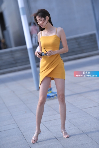 搭讪苗条高挑身材美腿美女