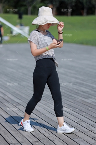 ★课间休息紧身瑜伽裤美女