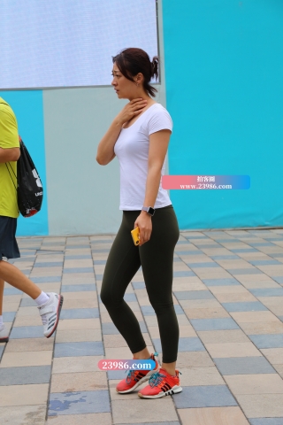 【视觉冲击赛帖】紧致军绿色健美裤的她