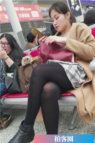 查看完整内容：4k-黑丝清纯小姐姐候车室内无聊的等车（视频版） - 共6张图片