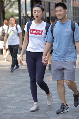 长腿紧身裤女友