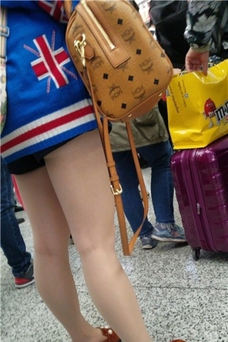 查看完整内容：4k-准备上车的肉丝袜美女（视频版） - 共6张图片