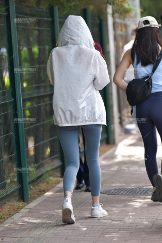 ★苗条紧身裤美女