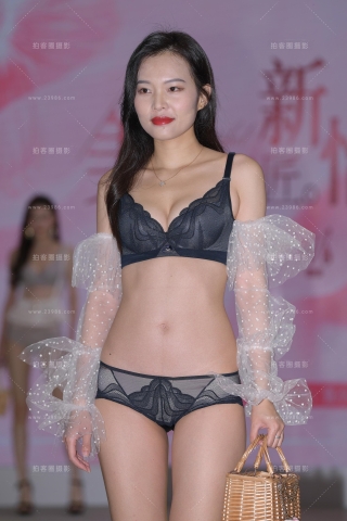 一模三套，喜欢哪款式呢~