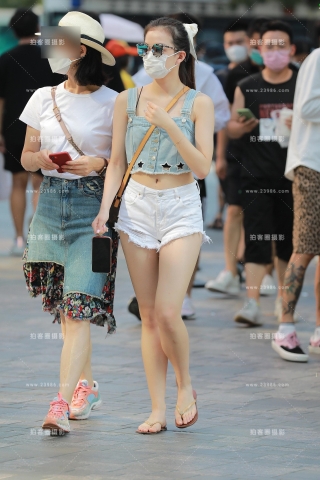 热裤Y Y清纯小妹