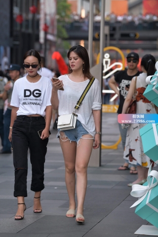 美腿牛仔热裤姐姐