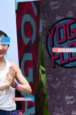 【咔喳赛贴】曼妙身材改行摆地摊