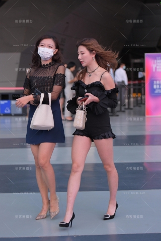 查看完整内容：美腿美女双飞 - 共16张图片