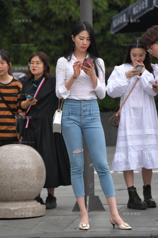 高挑的紧牛小姐姐