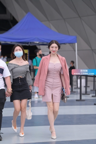 街拍短裙性感美女