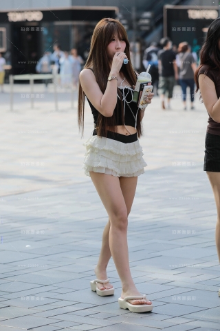 超短百褶裙美女