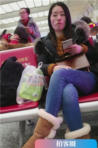 查看完整内容：4k-高铁站候车室偶遇紧身蓝牛美女。（视频版） - 共6张图片