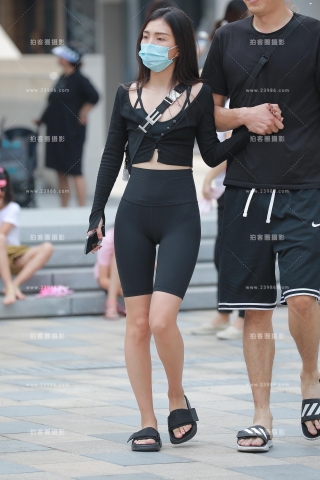 黑色瑜伽短裤女友