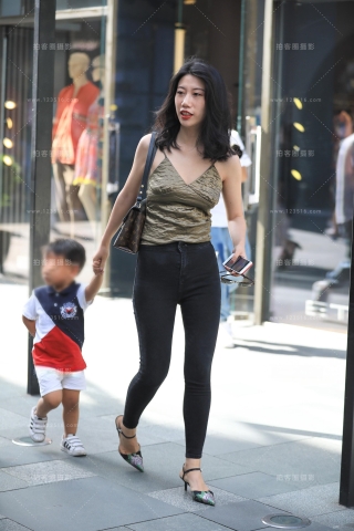 查看完整内容：紧牛辣妈 - 共12张图片