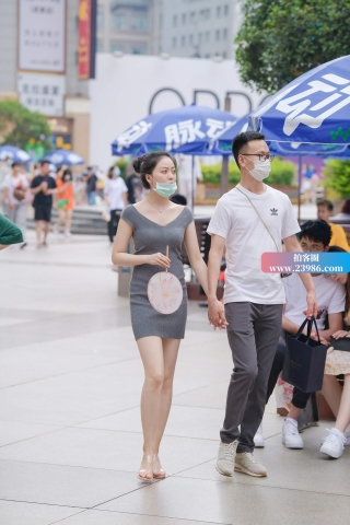 街拍包臀短裙养眼美女