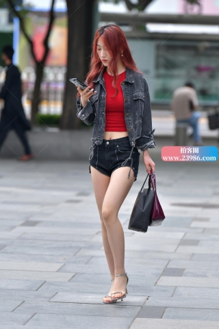 ★银色高跟热裤美女