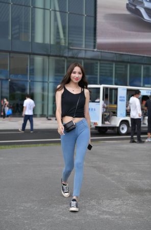 查看完整内容：苗条的紧牛小姐姐 - 共20张图片