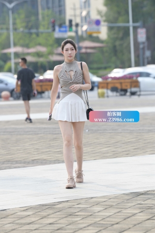 街拍超短裙美腿MM