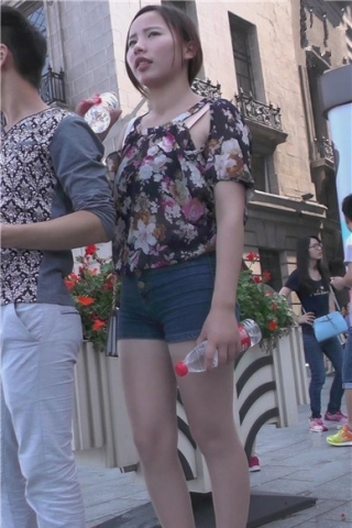 查看完整内容：街拍肉丝袜美腿翘臀牛仔热裤美女 [2.00 GB]（视频版） - 共10张图片