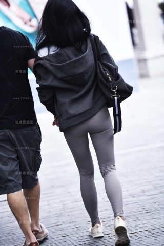 【咔喳赛帖】 街上流行紧身裤