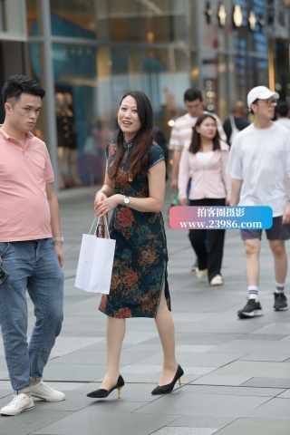街拍黑色高跟，旗袍朲槭