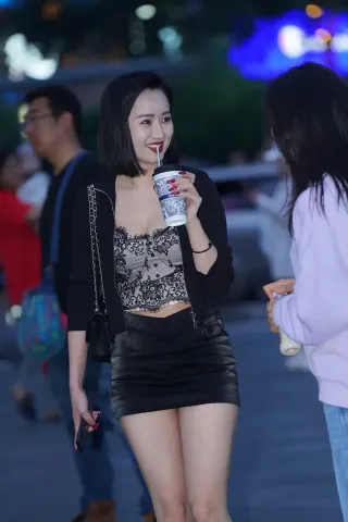 查看完整内容：高跟包臀裙美腿美女（完整版） - 共3张图片