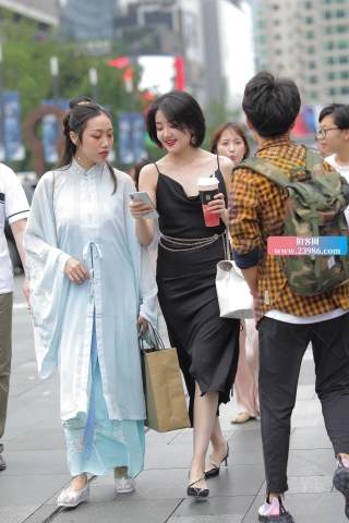 甜美耐看的短发女孩