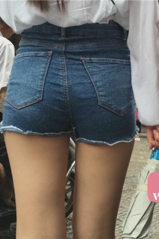 查看完整内容：身材超级劲爆的牛仔短裤美女 [2.22 GB]（视频版） - 共11张图片