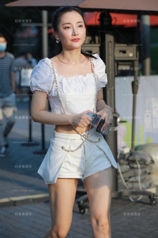【玻璃街拍】白色热裤Y Y女友
