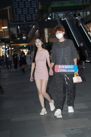 夜拍粉色群女友