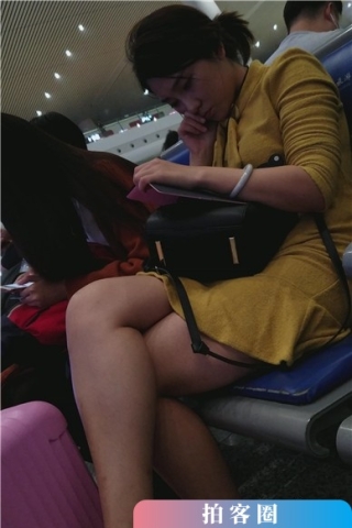 查看完整内容：高铁站偶遇坐在对面的甜美知性美女，完美女神类型。（视频版） - 共8张图片