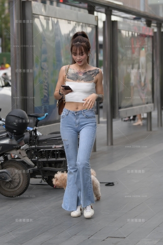 查看完整内容：紧牛美女与狗狗~ - 共14张图片