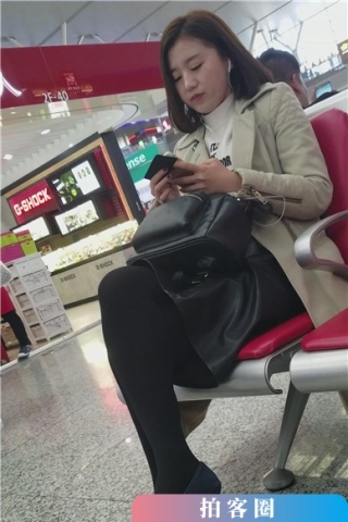 查看完整内容：4k-高铁站候车室拍摄超级性感黑丝高跟鞋美女（视频版） - 共8张图片